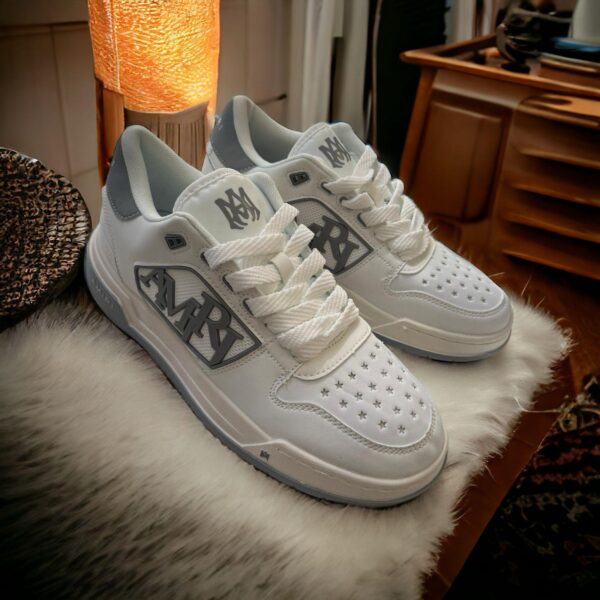 IMG 20240330 WA0002 https://shoesstoreindia.com/shop/amiri-classic-low-top-sneakers-white-grey/